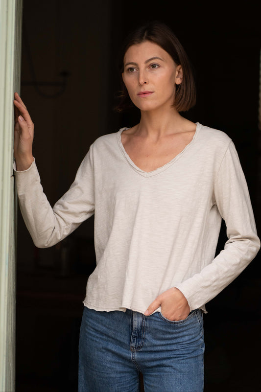 Sand V-Neck Longsleeve Top by Mara